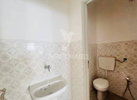 Loja/armazém para comércio em agualva-cacém