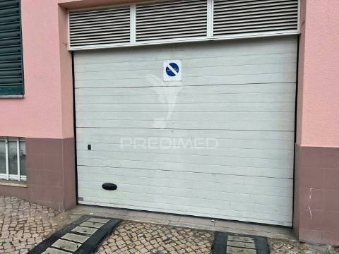 Garagem com box em setúbal