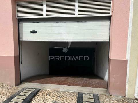 Garagem com box em setúbal