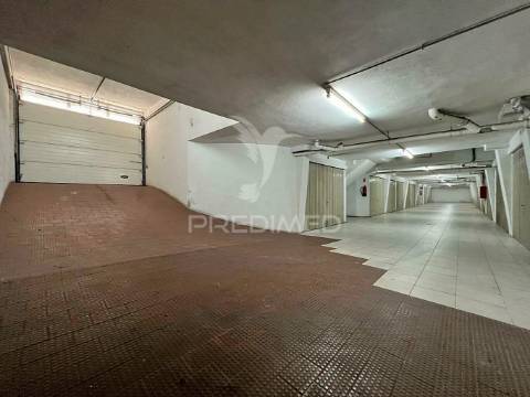 Garagem com box em setúbal