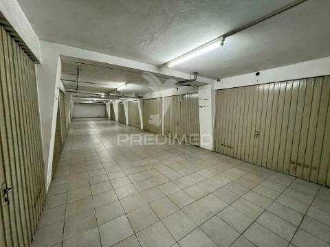 Garagem com box em setúbal