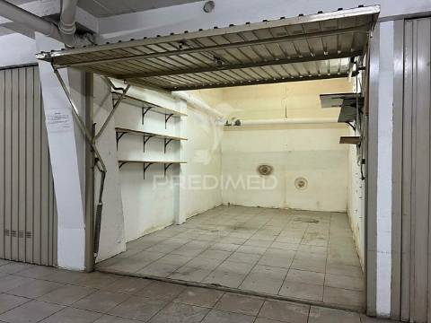 Garagem com box em setúbal
