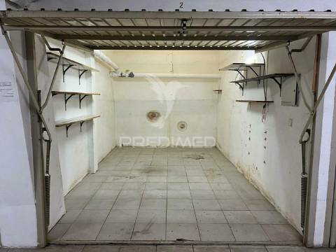 Garagem com box em setúbal