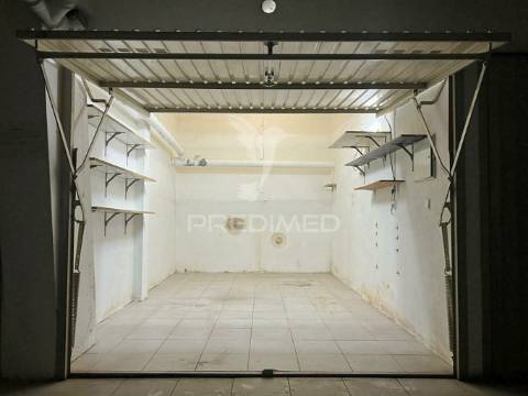 Garagem com box em setúbal