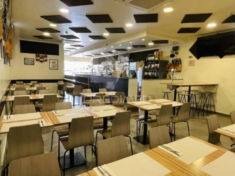 Apartamentos (al) com restaurante