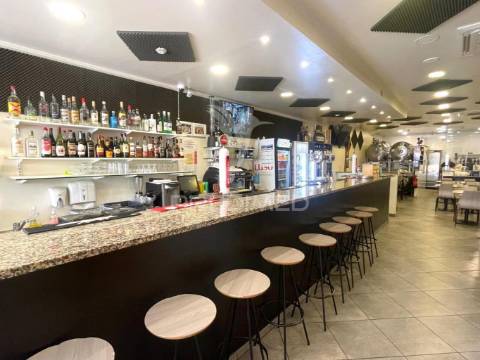 Apartamentos (al) com restaurante