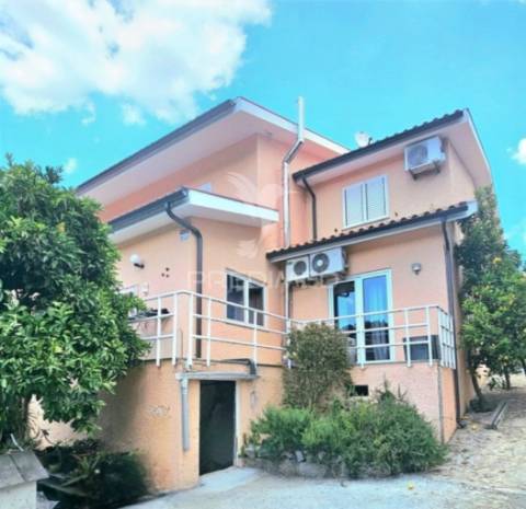 Magnífica casa t6 em adoufe – a 5 minutos de vila real