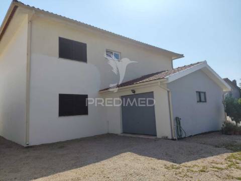 Moradia t4 - garagem - terreno com 2037 m2