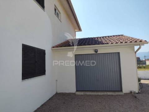 Moradia t4 - garagem - terreno com 2037 m2