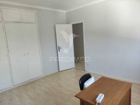 Moradia t4 - garagem - terreno com 2037 m2