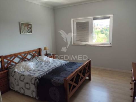 Moradia t4 - garagem - terreno com 2037 m2