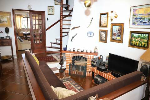 Casa de campo t3 à venda na marmeleira