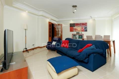 Apartamento t4 na avenida vieira da silva - santa marta do pinhal - corroios - 380.000€