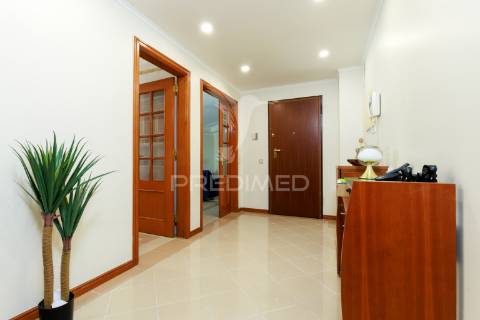 Apartamento t4 na avenida vieira da silva - santa marta do pinhal - corroios - 380.000€