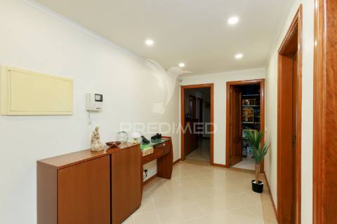 Apartamento t4 na avenida vieira da silva - santa marta do pinhal - corroios - 380.000€