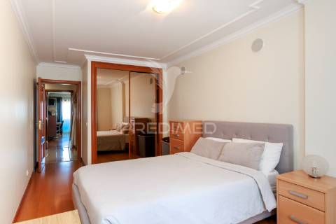 Apartamento t4 na avenida vieira da silva - santa marta do pinhal - corroios - 380.000€