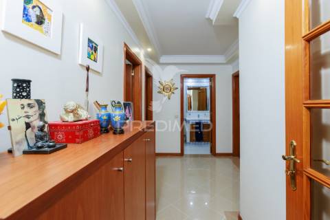 Apartamento t4 na avenida vieira da silva - santa marta do pinhal - corroios - 380.000€