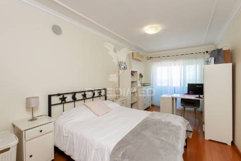 Apartamento t4 na avenida vieira da silva - santa marta do pinhal - corroios - 380.000€