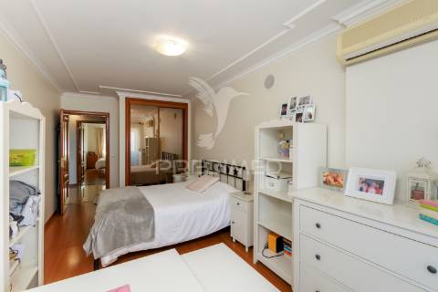 Apartamento t4 na avenida vieira da silva - santa marta do pinhal - corroios - 380.000€