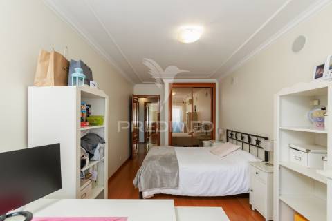 Apartamento t4 na avenida vieira da silva - santa marta do pinhal - corroios - 380.000€