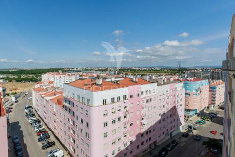 Apartamento t4 na avenida vieira da silva - santa marta do pinhal - corroios - 380.000€