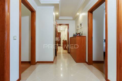 Apartamento t4 na avenida vieira da silva - santa marta do pinhal - corroios - 380.000€