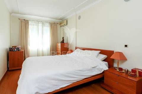 Apartamento t4 na avenida vieira da silva - santa marta do pinhal - corroios - 380.000€