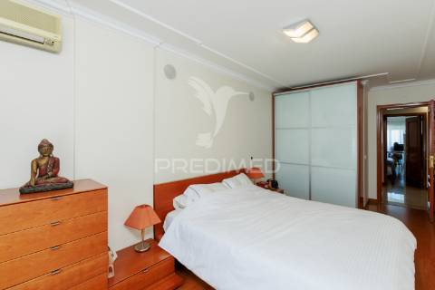 Apartamento t4 na avenida vieira da silva - santa marta do pinhal - corroios - 380.000€