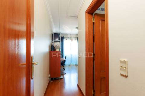 Apartamento t4 na avenida vieira da silva - santa marta do pinhal - corroios - 380.000€