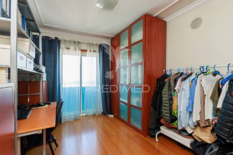 Apartamento t4 na avenida vieira da silva - santa marta do pinhal - corroios - 380.000€