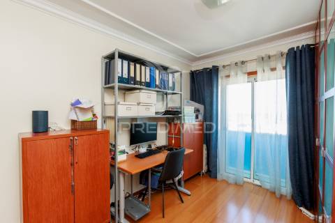 Apartamento t4 na avenida vieira da silva - santa marta do pinhal - corroios - 380.000€