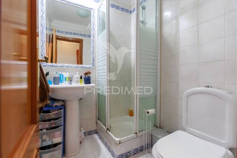 Apartamento t4 na avenida vieira da silva - santa marta do pinhal - corroios - 380.000€