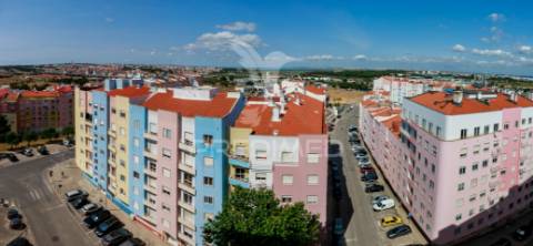 Apartamento t4 na avenida vieira da silva - santa marta do pinhal - corroios - 380.000€