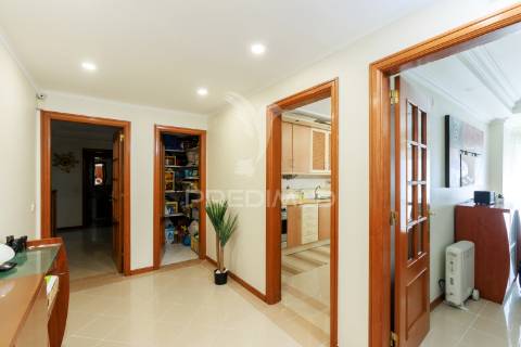 Apartamento t4 na avenida vieira da silva - santa marta do pinhal - corroios - 380.000€