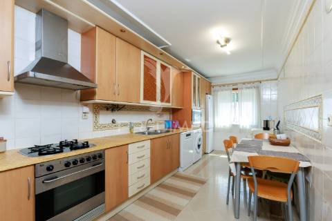 Apartamento t4 na avenida vieira da silva - santa marta do pinhal - corroios - 380.000€