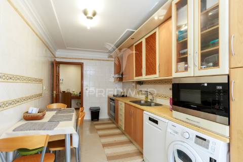 Apartamento t4 na avenida vieira da silva - santa marta do pinhal - corroios - 380.000€