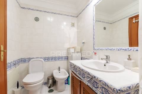 Apartamento t4 na avenida vieira da silva - santa marta do pinhal - corroios - 380.000€