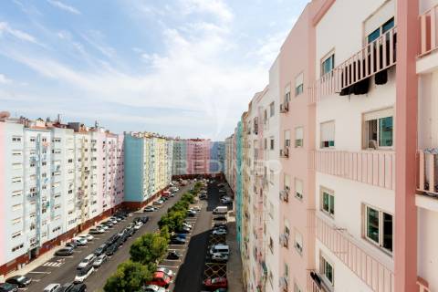 Apartamento t4 na avenida vieira da silva - santa marta do pinhal - corroios - 380.000€