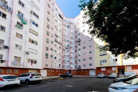 Apartamento t4 na avenida vieira da silva - santa marta do pinhal - corroios - 380.000€