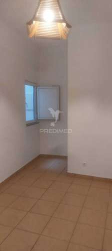 Apartamento t2 remodelado – r/c