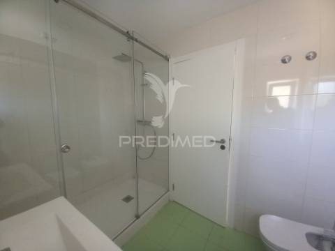 Duplex t4 novo no centro da castanheira do ribatejo