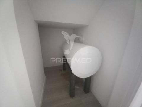 Duplex t4 novo no centro da castanheira do ribatejo