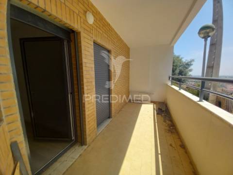 Duplex t4 novo no centro da castanheira do ribatejo