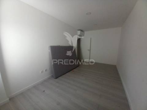 Duplex t4 novo no centro da castanheira do ribatejo