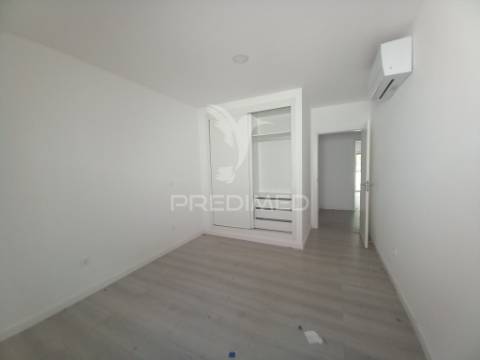 Duplex t4 novo no centro da castanheira do ribatejo