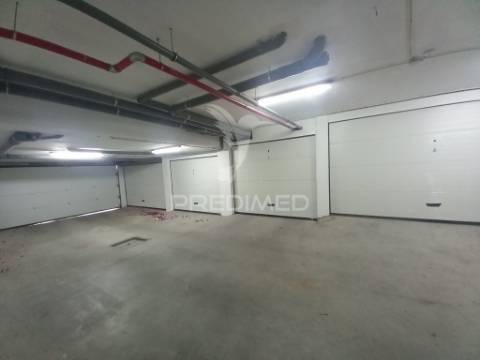 Duplex t4 novo no centro da castanheira do ribatejo