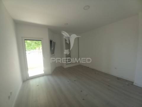 Duplex t4 novo no centro da castanheira do ribatejo