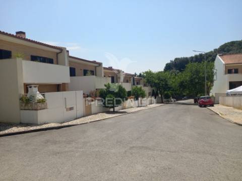 Duplex t4 novo no centro da castanheira do ribatejo