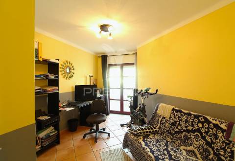 Apartamento t3 duplex, terraço, santiago do cacém