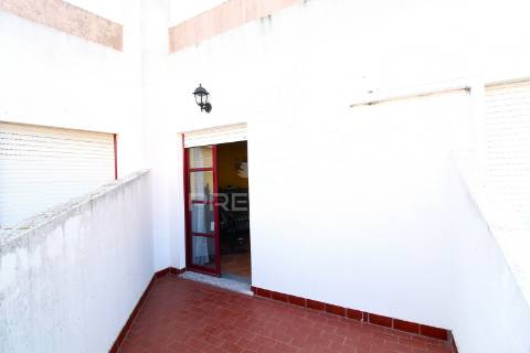 Apartamento t3 duplex, terraço, santiago do cacém